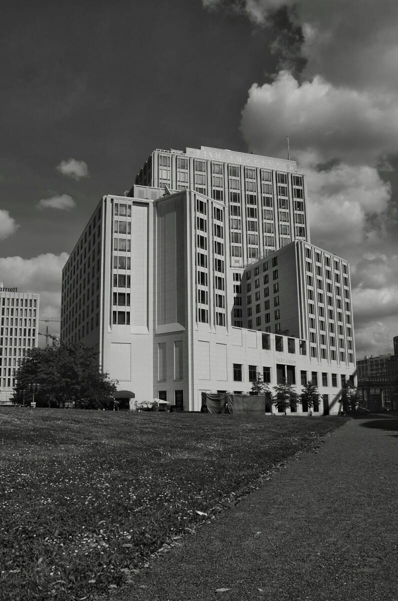 Henriette Herz Park Berlin | Photo Ron Kirchner