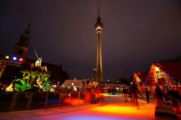 Weihnachtsmarkt Berlin Neptunbrunnen Ron Kirchner